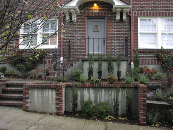 Landscaper in Seattle area builds an arbor, trellis, and fence for home in Madrona, WA