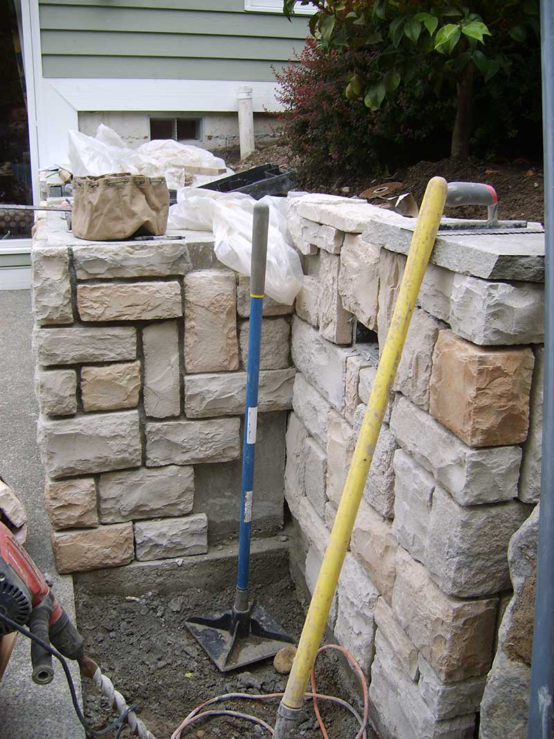ECI Landscaping builds an outdoor living room as part of an outdoor kitchen for a home in Bellevue, WA